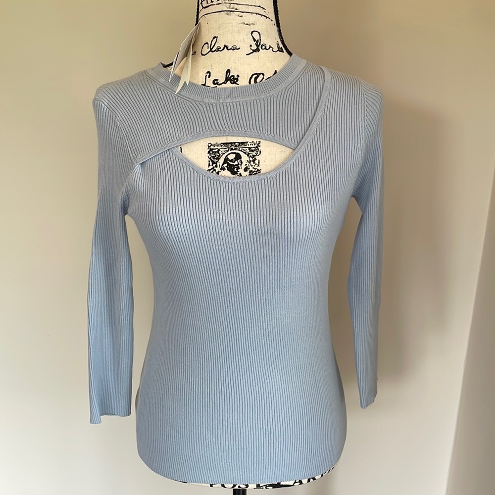 Carmen keyhole top.